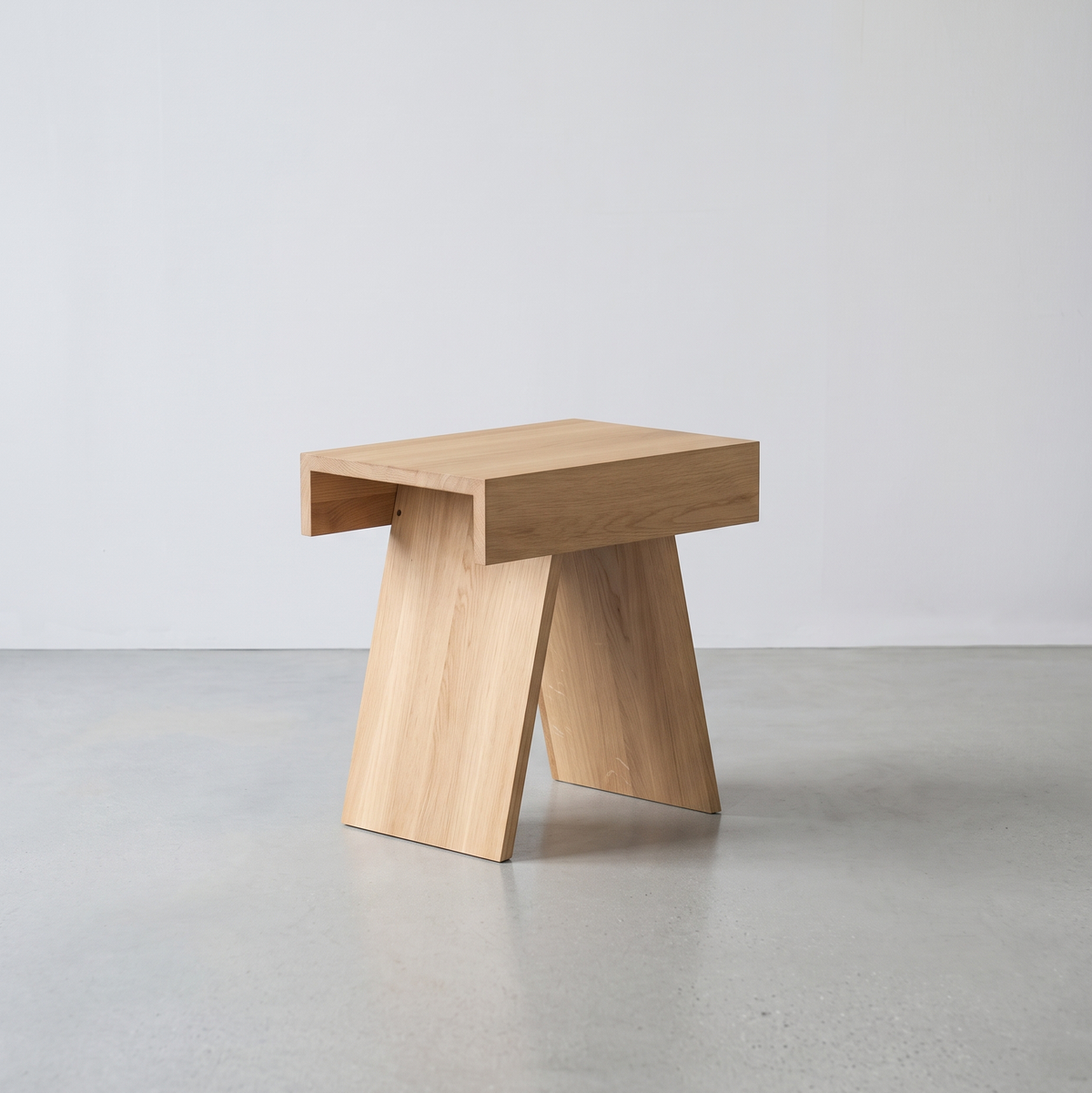 BOX STOOL