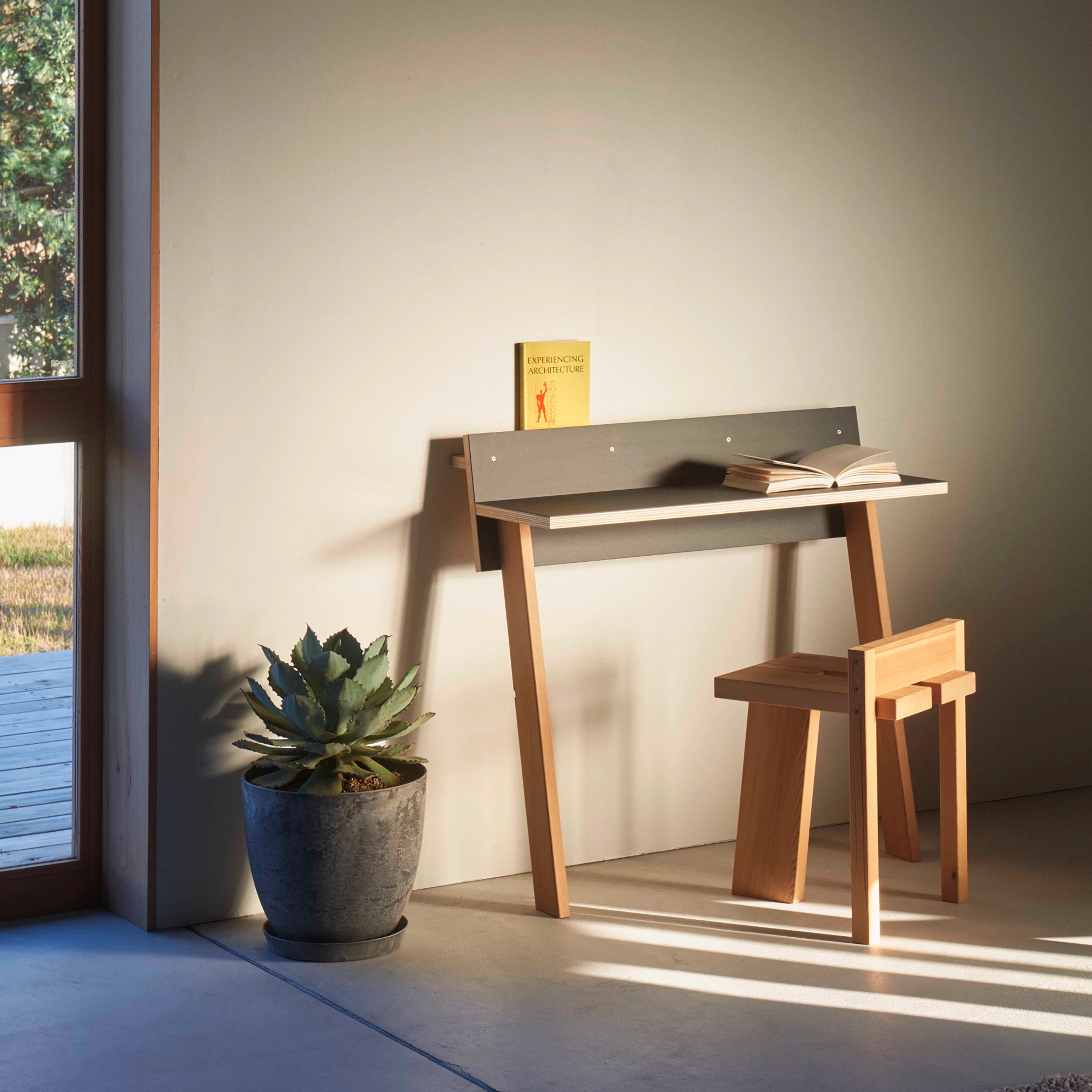 Window-side Reading Set (RIN DESK + TRIPODAL STOOL)